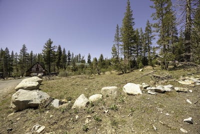 /international/us/6784-soda-springs-road-soda-springs-ca-110099762537/