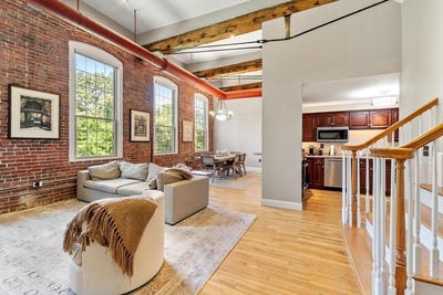 /international/us/12-brookside-rd-westford-ma-110109011906/