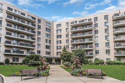 /international/us/135-post-avenue-westbury-ny-110119445738/