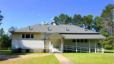/international/us/7596-werner-rd-virginia-mn-110096955042/?lang=zh-cn