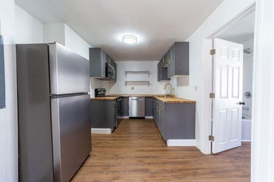 /international/us/14-a-winter-street-plymouth-nh-110107464266/