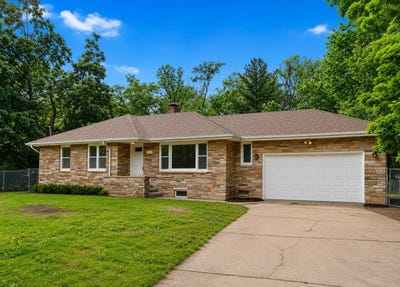 /international/us/1985-prosperity-road-maplewood-mn-110108604972/