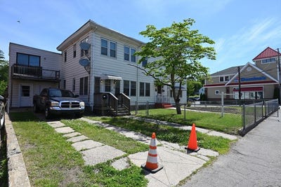 /international/us/89-mammoth-rd-lowell-ma-110108498190/