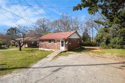 /international/us/243-glenn-street-jackson-ga-110098175742/