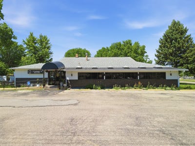 /international/us/707-freeport-road-sterling-il-110108553143/