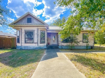 /international/us/306-e-milam-beeville-tx-110095046812/