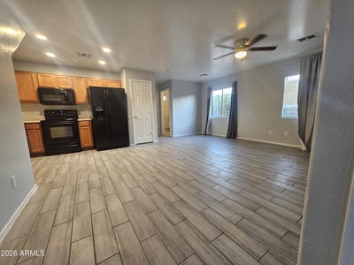 /international/us/7355-n-black-canyon-highway-phoenix-az-110108385711/