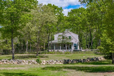 /international/us/21-cloverfield-way-hatchville-ma-110098393131/