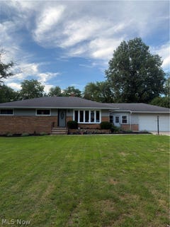 /international/us/10000-delsy-drive-north-royalton-oh-110119633977/