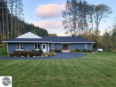 /international/us/6994-obervalden-drive-bellaire-mi-110106601703/