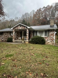 /international/us/6801-heaston-ridge-road-rock-cave-wv-110103302619/