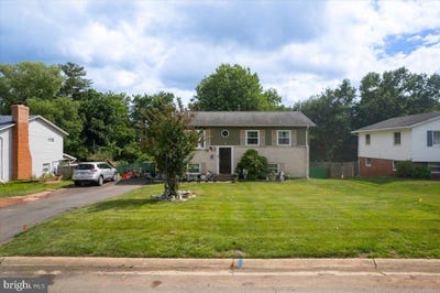 /international/us/713-w-holly-avenue-sterling-va-110108378866/