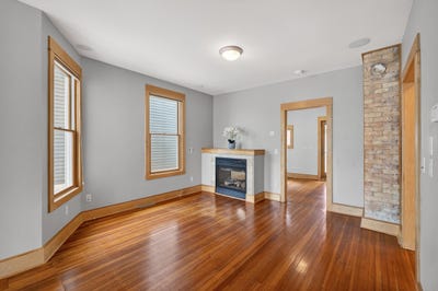 /international/us/1023-williamson-street-madison-wi-110108816943/