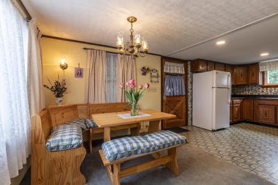 /international/us/842-main-street-cavendish-vt-110100848075/