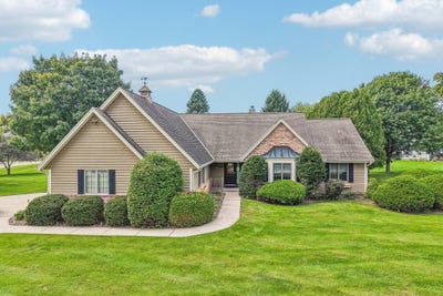 /international/us/435-nickelby-ct-delafield-wi-110119990044/