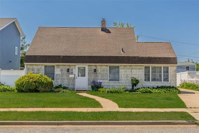 /international/us/68-crescent-lane-levittown-ny-110108438984/