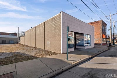 /international/us/2517-college-avenue-alton-il-110104637060/