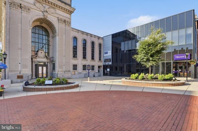 /international/us/1-e-market-street-york-pa-110108424130/