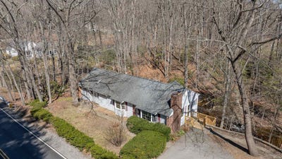 /international/us/226-amesbury-road-kensington-nh-110107700702/