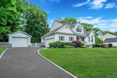 /international/us/24-4th-avenue-rocky-point-ny-110108363595/
