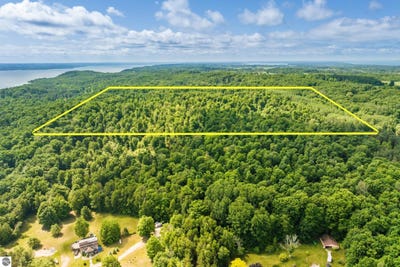 /international/us/0000-hjelte-road-kewadin-mi-110100813925/