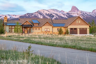 /international/us/709-arrow-head-road-tetonia-id-110108269072/