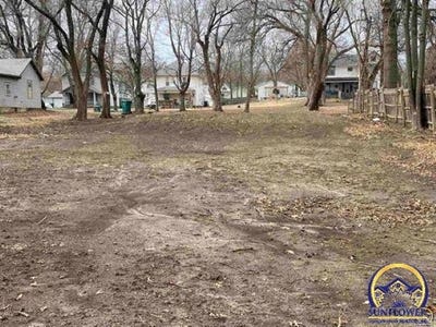 /international/us/620-new-york-ave-holton-ks-110107802021/
