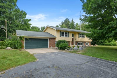 /international/us/34830-riverview-drive-paw-paw-mi-110100589272/