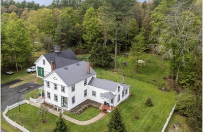 /international/us/6-mammoth-road-windham-nh-110107929718/