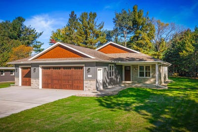 /international/us/4420-first-street-stevens-point-wi-110120155915/