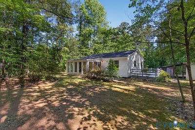 /international/us/15427-hopeful-church-road-louisa-va-110108499783/