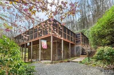 /international/us/70-fox-run-hot-springs-nc-110098883446/