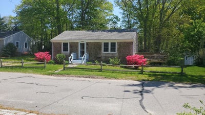 /international/us/66-uncle-edwards-road-mashpee-ma-110108176585/
