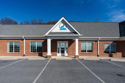 /international/us/100-red-oak-dr-staunton-va-110106615592/