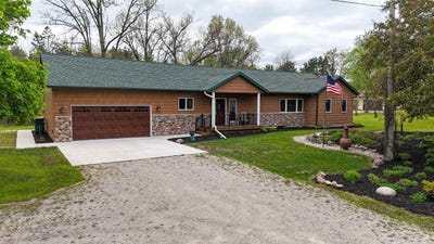 /international/us/e1829-rural-road-waupaca-wi-110108294277/