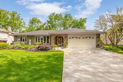 /international/us/1706-holly-avenue-darien-il-110107844543/