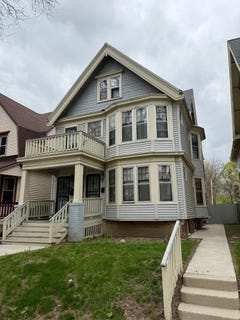 /international/us/2106-n-42nd-st-milwaukee-wi-110107573394/