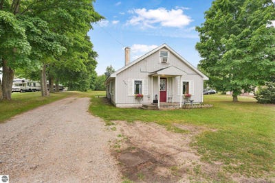 /international/us/4507-vance-road-traverse-city-mi-110100805198/