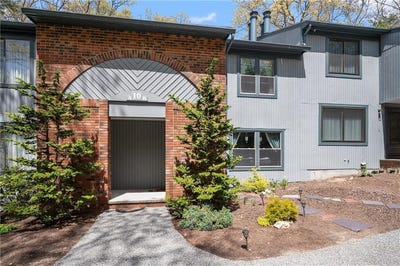 /international/us/10-pheasant-run-smithfield-ri-110107795394/