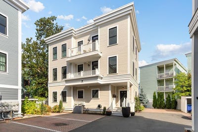 /international/us/113-beacon-street-somerville-ma-110120528792/