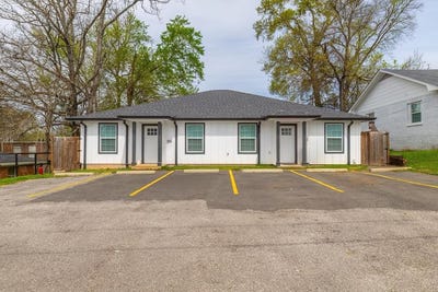 /international/us/216-w-starr-nacogdoches-tx-110106441568/