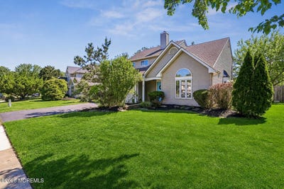 /international/us/3-longbrook-lane-freehold-nj-110108567985/