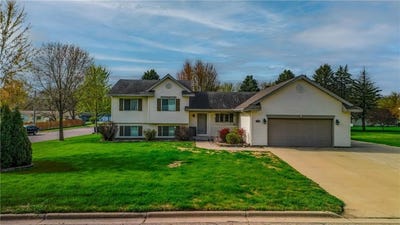 /international/us/704-w-main-street-madelia-mn-110100248647/