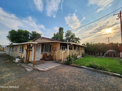 /international/us/36-e-3rd-ave-toppenish-wa-110108301296/