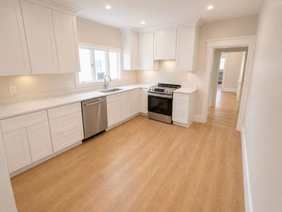 /international/us/9-bradford-ave-medford-ma-110108986075/