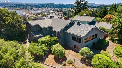 /international/us/830-signal-way-coos-bay-or-110101209798/