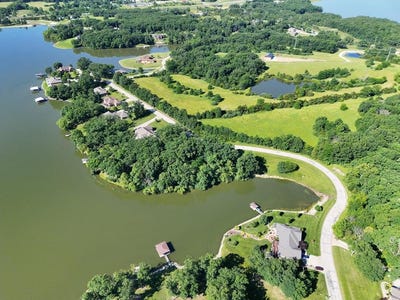/international/us/1810-1812-west-shore-macon-mo-110108944888/