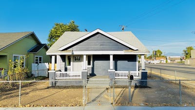 /international/us/400-eye-street-bakersfield-ca-110100816493/?lang=en