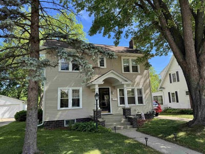 /international/us/1407-sharon-street-janesville-wi-110108297600/