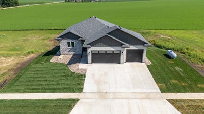 /international/us/1403-castle-street-larchwood-ia-110108029640/